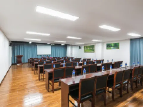 Fairyland Shangpin Hotel (Yuxi Xinping Pingshan Road) فنادق في شينبينغ