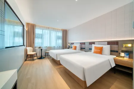 Homeinn Plus Hotel (Dongyang Hengdian Film City Pedestrian Street) Отели рядом с достопримечательностью «New Garden of Eternal Spring (Summer Garden)»