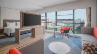 Holiday Inn Express Xi'an Fengdong Hotels near Shaanxi University of Science & Technology Xianyang Campus (Renmin West Road)