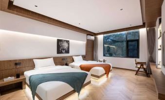 Dengfeng Light Luxury Hotel (Qujing Dahuaqiao Park)