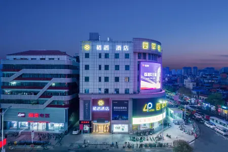 Yutao Hotel (Nanchang Hengmao Dream Times Branch) Отели рядом с достопримечательностью «Yuweizhou Park»