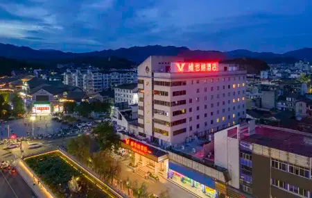 Vienna Hotel lishui Longquan Отели рядом с достопримечательностью «The White Cloud Cliffs»