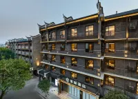 StarwayHotel(GuiLin Two Rivers and Four Lakes &Xiangshan Scenic Area））） ) Hotels near Solitary Beauty Peak Prince City Scenic Area