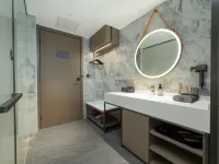 Yizhi Hotel (Guangzhou  Shamian Island Huangsha metro Statian Branch) Hotels near Fangcun Metro Station