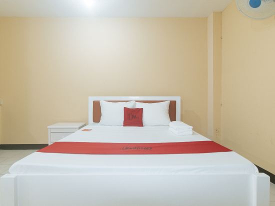 RedDoorz @ MUBG Apartelle near Baclaran Church