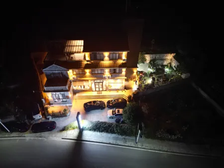 Log, Shanshe Boutique B & B Отели рядом с достопримечательностью «Yunfeng Tunpu Scenic Area»