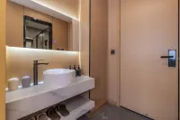 Yunju Light Luxury Hotel (Jiangmen Wanda Plaza Store)