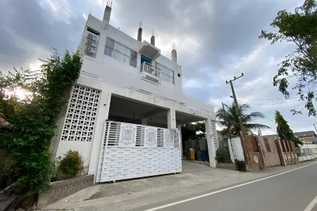 Ranls Dream Syari'ah Banda Aceh Отели рядом с достопримечательностью «Ulee Lheue Beach»