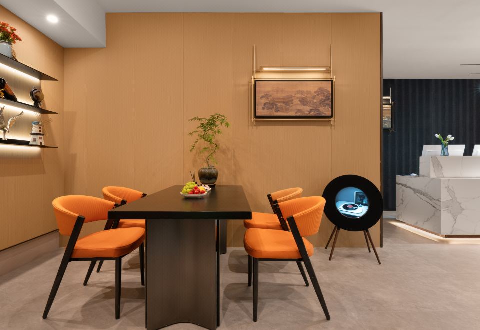 바이만 호텔의 현대적인 로비