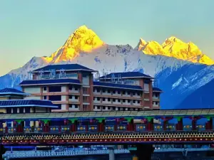 Top 10 4-Star Select Hotels in Bome