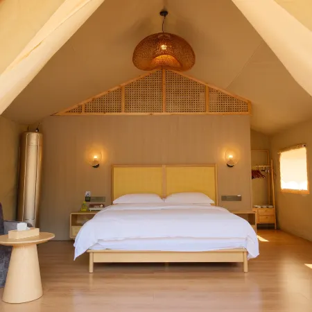 Hengdian Xigu Glamping Tent Hotel