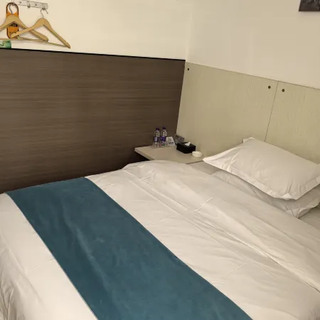 Taizhou Baiyi Hotel