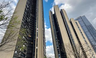 Yi Zhi. High Floor City View Huge-Screen Apartment(Shenzhen North Railway Station, Wanke Yue City)
