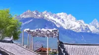 Moye Luxury Snow Mountain View Courtyard Coffee Garden Impression Holiday Beauty Su