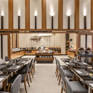 Grande Centre Point Hotel Ploenchit Отели рядом с достопримечательностью «Станция надземного метро Siam»