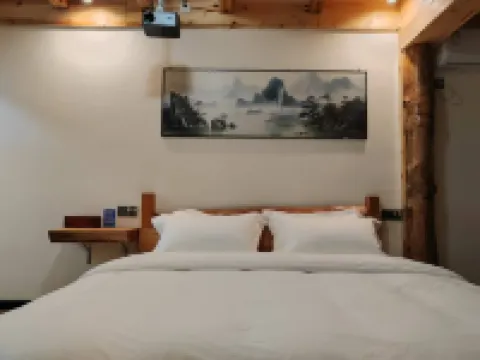 Xiaojia Homestay (Aizhai Wonder Tourist Area)