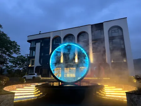 Manlu · Banmeng Vacation Apartment Отели рядом с достопримечательностью «Xiandaohu Xianhu Gallery»