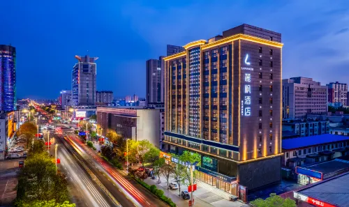 Lavande Hotel (Xinzhou West Station Kailai Xinyue Shopping Plaza) - parking