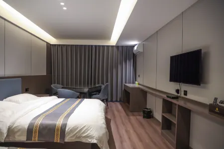 Hesheng Grand Hotel Отели рядом со станцией Baiyinchagan Railway Station