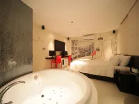 โรงแรมจงโนโฮเทลป็อปลีดส์พรีเมียร์ โรงแรมใกล้สถานีจงโนซัมกา