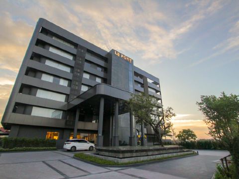 โรงแรม เลอปง ริเวอร์ฟร้อนท์ รีสอร์ท หนองคาย