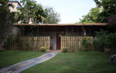 Nanshan Temple Muyin · Qinghuandu Rainforest View Hotel (Yazhou Bay Science and Technology City) Отели рядом с достопримечательностью «Yacheng Confucius Temple»