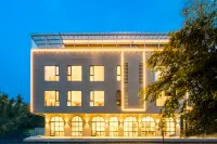Xiaoshan Qing ·Riverside & Mountain-surrounded Luxury Resort Villa