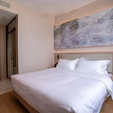 Liulin Yuan Zhixiang Hotel (Kunming Chenggong Square Dounan Flower Market Branch) Отели рядом с достопримечательностью «Озеро Дяньчи»