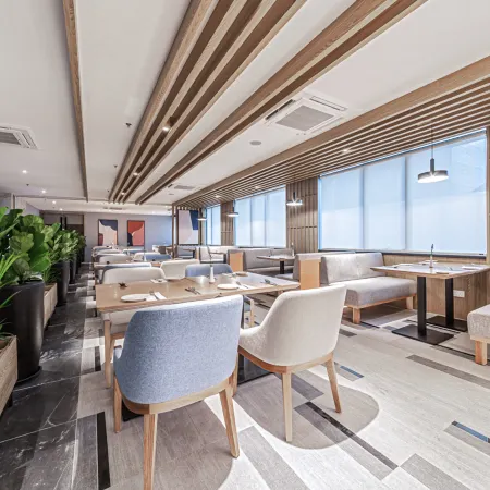 Fives Hotel Johor Bahru City Centre Отели рядом с достопримечательностью «Торговый центр JB City Square»