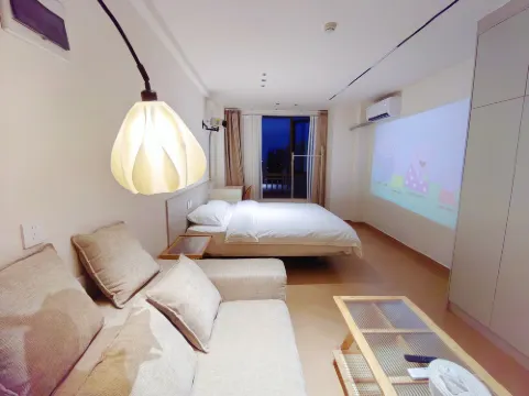 Lanju Homestay (Greenland Yingjiang Century City Yun Gongguan)