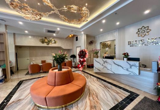 블루 스카이 노이 바이 호텔 & 풀