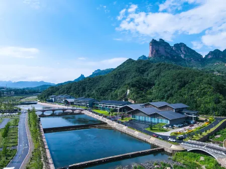 Dongtaihang Chenxi Hotel Отели рядом с достопримечательностью «Jingniang Lake»