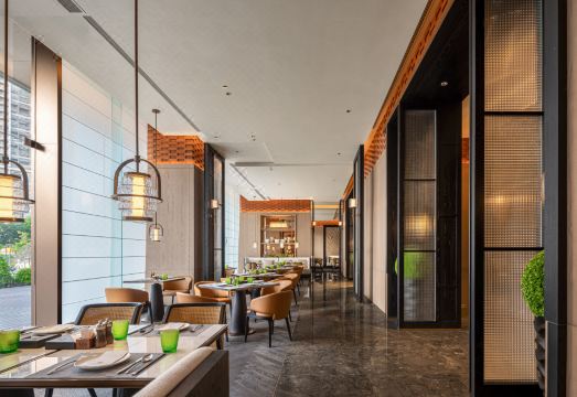 렁 추엔 인터내셔널 호텔