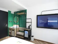 Haiman Hotel Hotels near Huai Khwang