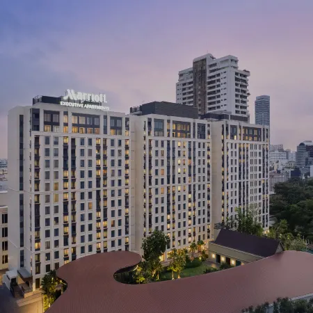 Marriott Executive Apartments, Bangkok Townhall Sukhumvit Отели рядом с достопримечательностью «Ваттана»