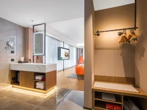 룽난 고속철도역 매디슨 호텔