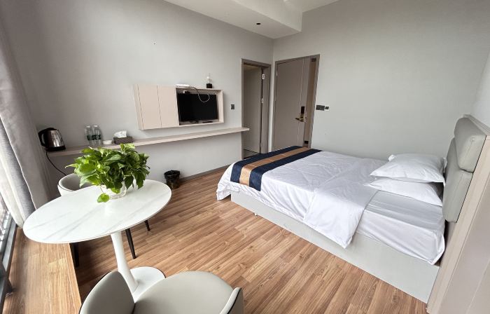 Yingshan Tianxiao Station Hotel