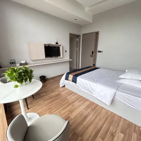 Yingshan Tianxiao Station Hotel