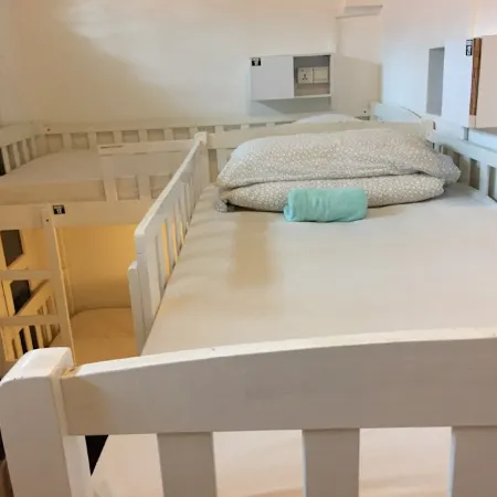 Royal Hostel Singapore Отели рядом с достопримечательностью «Комплекс Пиплс-Парк»