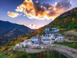 Floral Lux Hotel·Dagu glacier gaer Manor Hotel