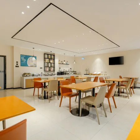 City Comfort Inn Hotel (Wuzhou High-speed Railway South Station Canghai Park)