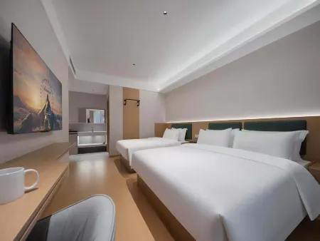 Jingjiang Star Hotel (Chongqing Wushan Xiaosanxia Tourism Center) Отели рядом с достопримечательностью «Daning River Ancient Plank Road Relic Site»