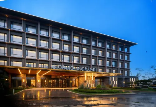 Giorgio Morandi Hotel (Yimeng Mountain Mengtong Wonderland Resort Branch) - 4 Yıldız