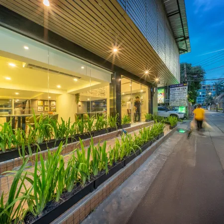 Ralph Poshtel Sukhumvit Отели рядом с достопримечательностью «Институт Гете»
