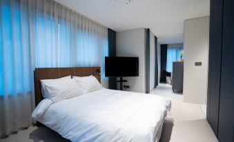 Oceanfront Panorama by COMOCASA