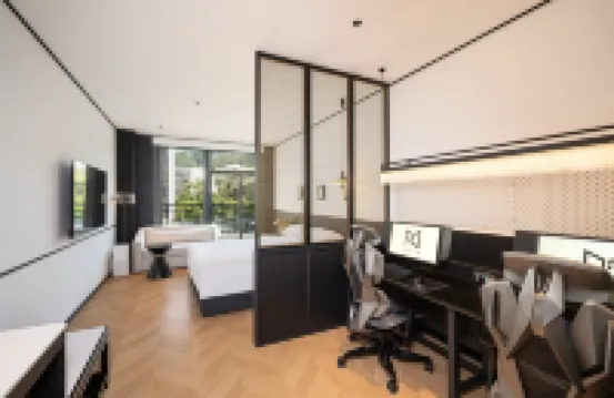 ALPHA ONE E-Sports Hotel (Lovers Road Seaside Swimming Pool)