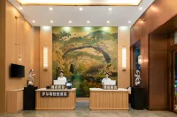 Rolls Qingyue Hotel (Liuzhou Luzhai Cultural Plaza)