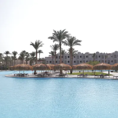 Xanadu Club Makadi Bay - High Class All Inclusive Отели рядом с достопримечательностью «риф отеля Prima Life Makadi»