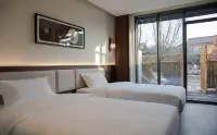 Luming Lake Hotel
