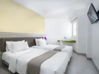 JP Hotel Pluit Jakarta by LIFE Hotel dekat Dermaga Muara Angke